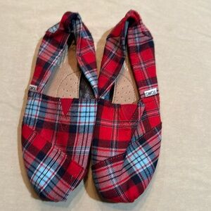 Toms Classics Plaid Slip-on, Blue and Red, Size 9